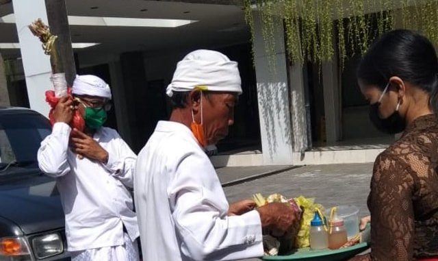 klungkung - air suci