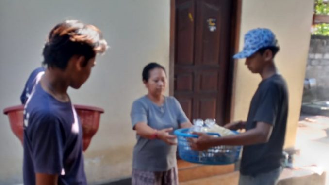 Jembrana-menitipkan-barang-dagangan