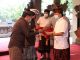 Gubernur Bali Wayan Koster menyerahkan dana untuk operasional desa adat dalam upaya pengendalian COVID-19 di Denpasar, Rabu (7/10). (Pemprov Bali)