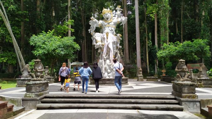 271120 WhatsApp-Image-2020-11-26-at-14.04.20-678x381 tourist enjoying the natural sight at Sangeh Monkey Forest on Thursday (26/11) - ACH