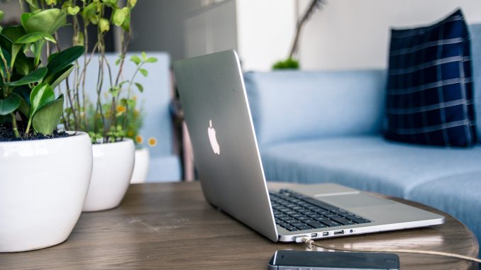 macbook-1093641_1920
