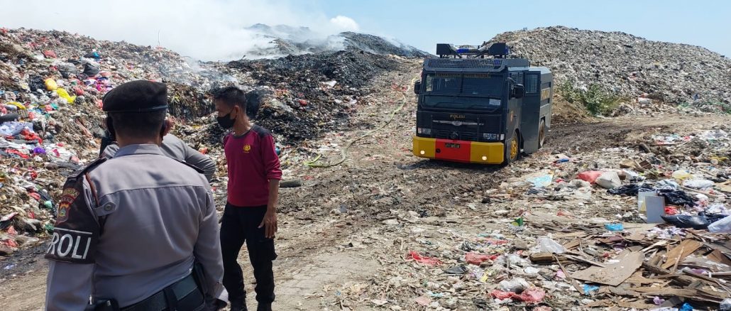 Sampah di TPA Suwung, Denpasar - Bali