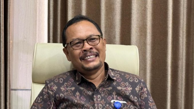 Rektor Unud - alone
