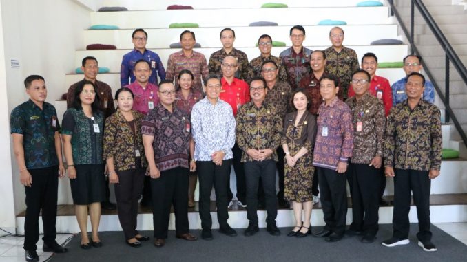 Rapat Kerja Daerah (Rakerda) Ke-2 Staf Ahli Kepala Daerah (Sahlikada) Se-Bali Tahun 2025, di Gedung Unit Pelaksana Teknis Daerah (UPTD) Pusat Layanan Usaha Terpadu Koperasi Usaha Mikro, Kecil dan Menengah (PLUT K-UMKM) Singaraja, Selasa (25/12) - IST