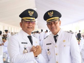 Bupati Buleleng I Nyoman Sutjidra (kanan) dan Wakil Bupati Gede Supriatna - IST