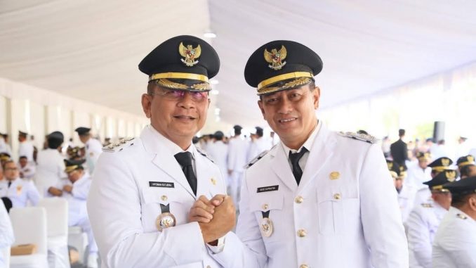 Bupati Buleleng I Nyoman Sutjidra (kanan) dan Wakil Bupati Gede Supriatna - IST