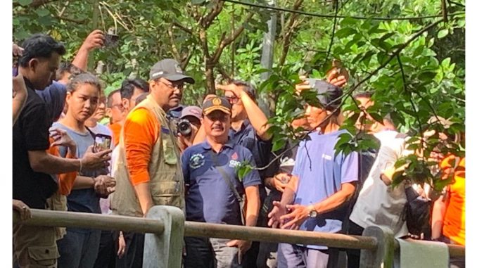 Gus Ipul saat meninjau kerja bakti massal Kemensos di hutan Mangrove, Bali, Selasa (25/2/2024) - IST