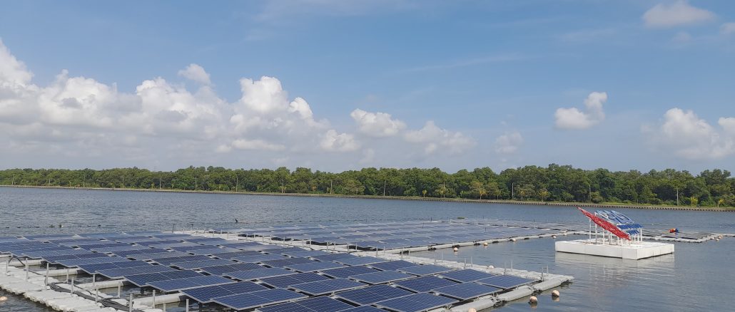 Selain itu, Bali juga akan mendorong penggunaan PLTS atap serta energi alternatif berbasis air dan gelombang.