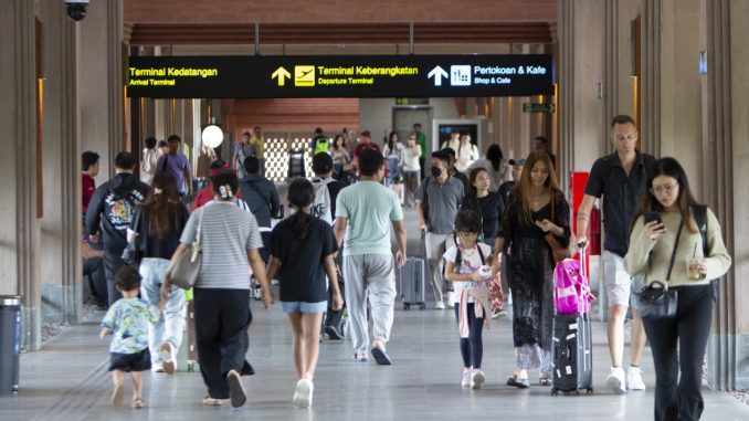 Kehadiran wisatawan domestik di Bandara Ngurah Rai saat libur panjang - IST