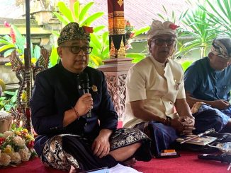 Ketua Yayasan Puri Kauhan Ubud, Anak Agung Gde Ngurah Ari Dwipayana dalam jumpa pers, Jumat (27/6/2025). - RFH