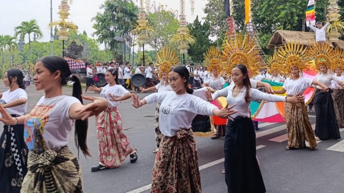 Gladi bersih pawai budaya Peed Aya pesta kesenian bali