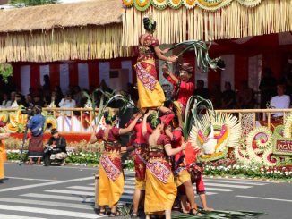 Salah-satu penampilan dari Duta Buleleng pada Pawai Budaya serangkaian Pembukaan PKB 2025 - IST