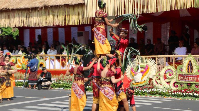 Buleleng di PKB 47 Salah-satu penampilan dari Duta Buleleng pada Pawai Budaya serangkaian Pembukaan PKB 2025 - IST