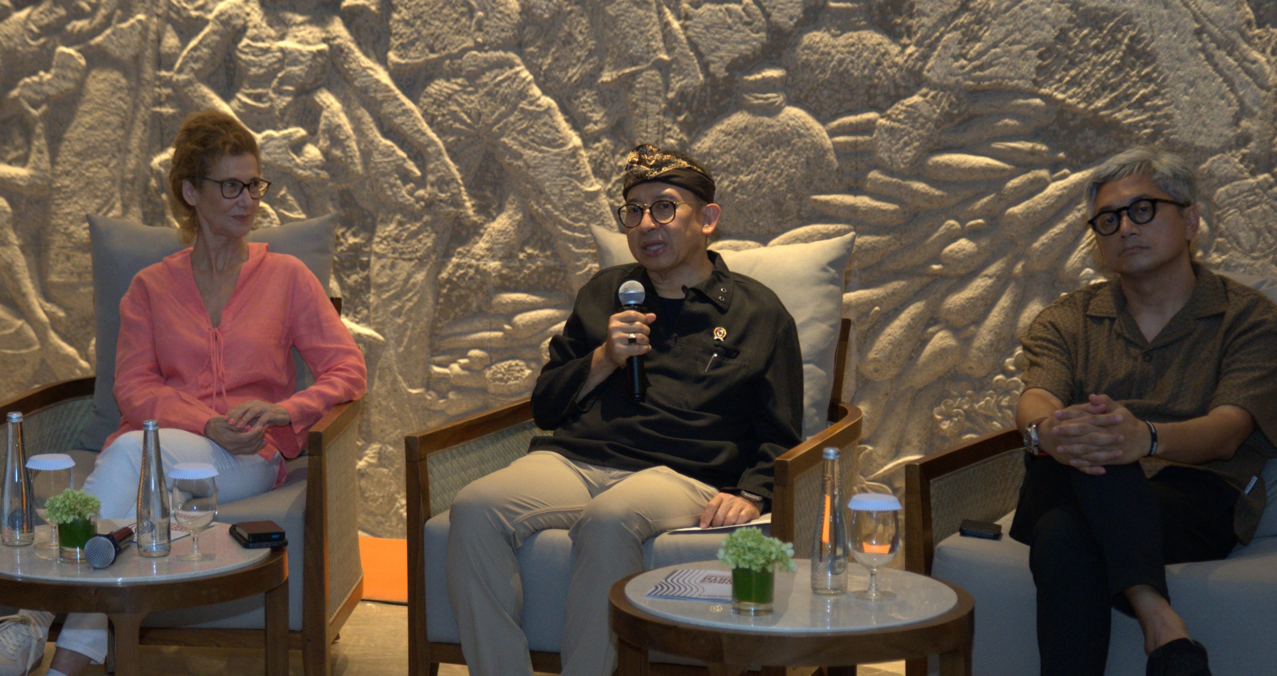 Fadli Zon pada penutupan Balinale Festival. (Ki-ka) : 1. Andibachtiar Yusuf – Indonesian director, writer, and film producer 2. Dr. Fadli Zon, - Indonesia’s minister of culture 3. Deborah Gabinetti – Founder and Director of Balinale - IST