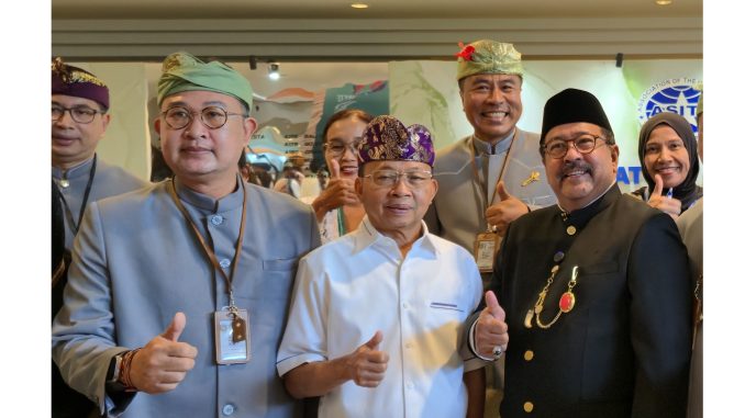 Ki-Ka: Ketua BTB Ida Bagus Agung Partha Adnyana, Wagub DKI Rano Karno dan Gubernur Bali Wayan Koster di ajang BBTF 2025 - IST