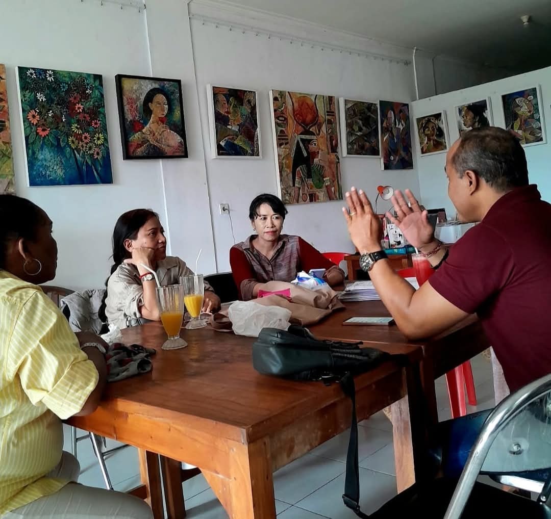 Pustaka Bali Seni menjadi ruang diskusi yang asyik di kota Denpasar - Foto: Angga Wijaya