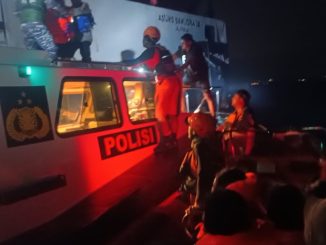 Evakuasi penumpang kapal yang kandas di perairan gilimnauk, Bali - IST