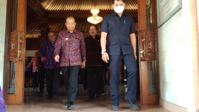 WhatsApp Image 2025-06-30 at 16.36.12 Gubernur Wayan Koster usai mengikuti Rapat Paripurna di Wiswa Sabha Utama Kantor Gubernur Bali, di Denpasar, Senin (30/6) - IST