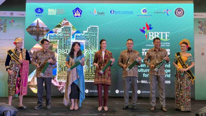 Pembukaan BBTF 2025 dengan pemukulan kulkul atau kentongan bambu oleh Menteri Pariwisata bersama tokoh industri pariwisata Bali pada Rabu (11/6/2025) di Nusa Dua - IST