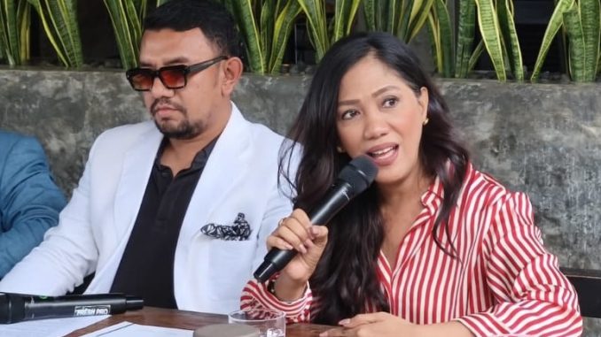 Sari Latief selaku kuasa hukum WNA Australia korban dalam jumpa pers Selasa (24/6/2025) = IST