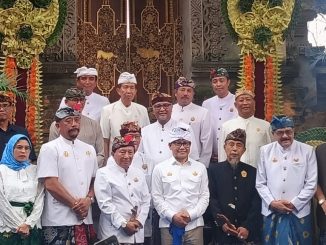 Cak Imin bersama para Palingsir Puri se- Bali saat berkunjungdi Puri Blahbatuh - IST