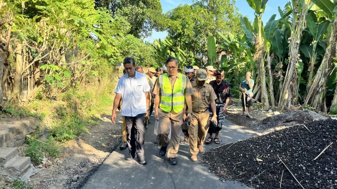 IMG_4786 Wabup Supriatna menyusuri hasil akhir transformasi jalan di Pang Keling itu, Senin (14/7/2025) - IST