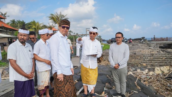 Bupati Badung Wayan Adi Arnawa saat melakukan inspeksi di desa cemagi - IST