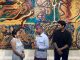 Wamen Kebudayaan Giring Ganesha bersama pelukis Sherry WInata saat menikmati lukisan di Puri Lukisan, Ubud - IST