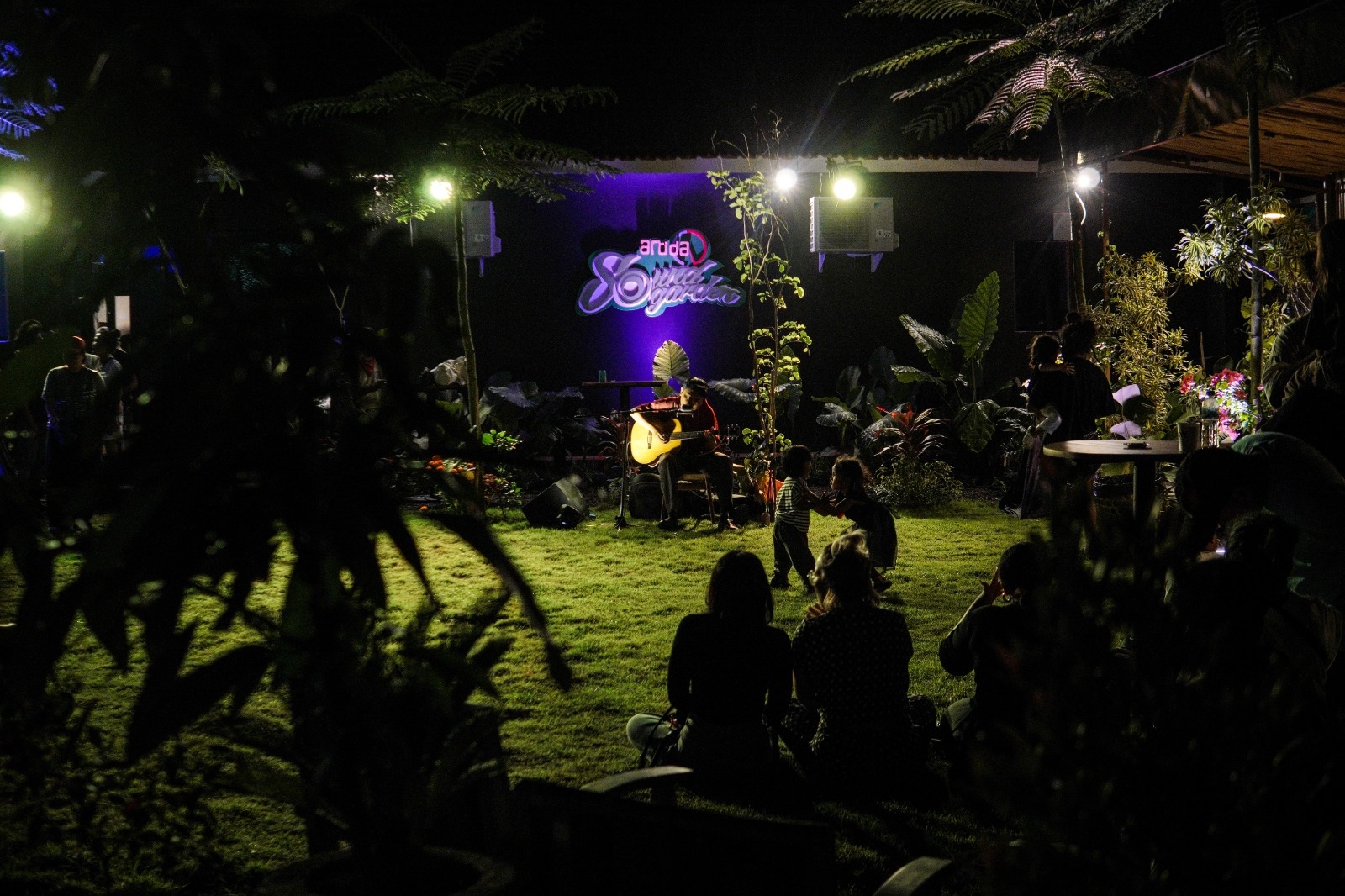 Penampilan musisi roots blues Made Mawut - IST