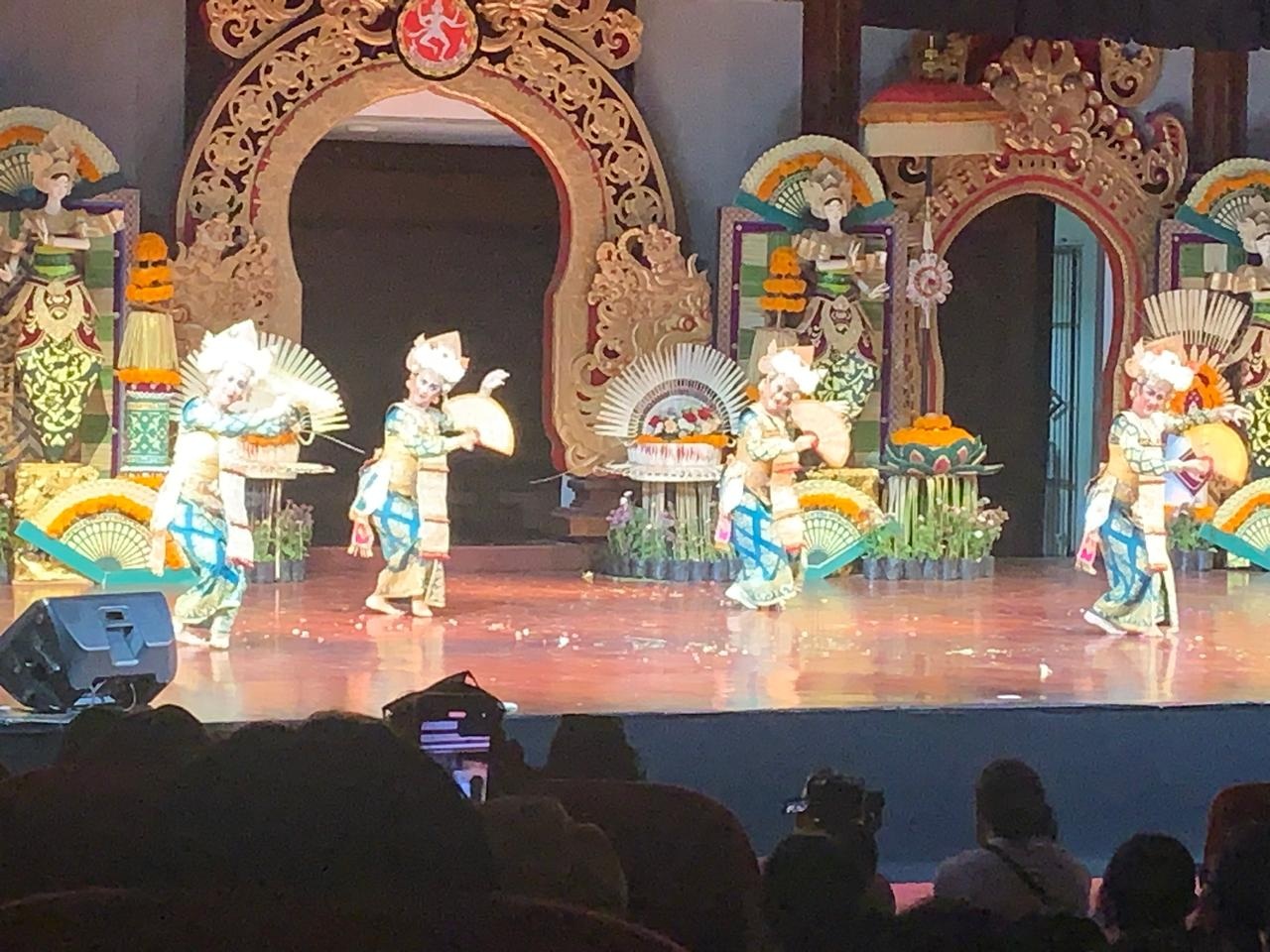 Pementasan di panggung Ksirarnawa pada Pesta Kesenian Bali 2025 - Foto: Rofiqi Hasan