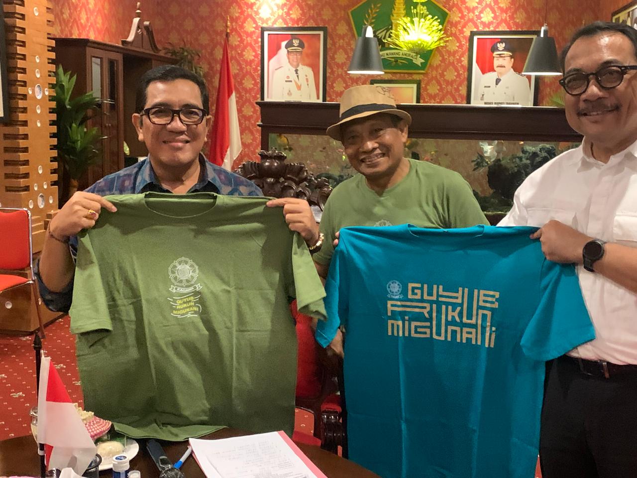 Bupati Tabanan Komang Gede Sanjaya bersama Pengda Kagama Bali - IST