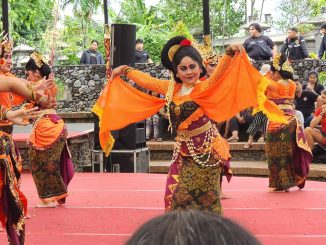 Tarian Jimbarwangi dari Duta Jembrana memadukan tari Bali dengan Gandrung Banyuwangi - IST