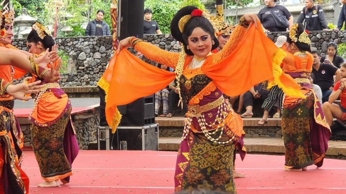 Tarian Jimbarwangi dari Duta Jembrana memadukan tari Bali dengan Gandrung Banyuwangi - IST