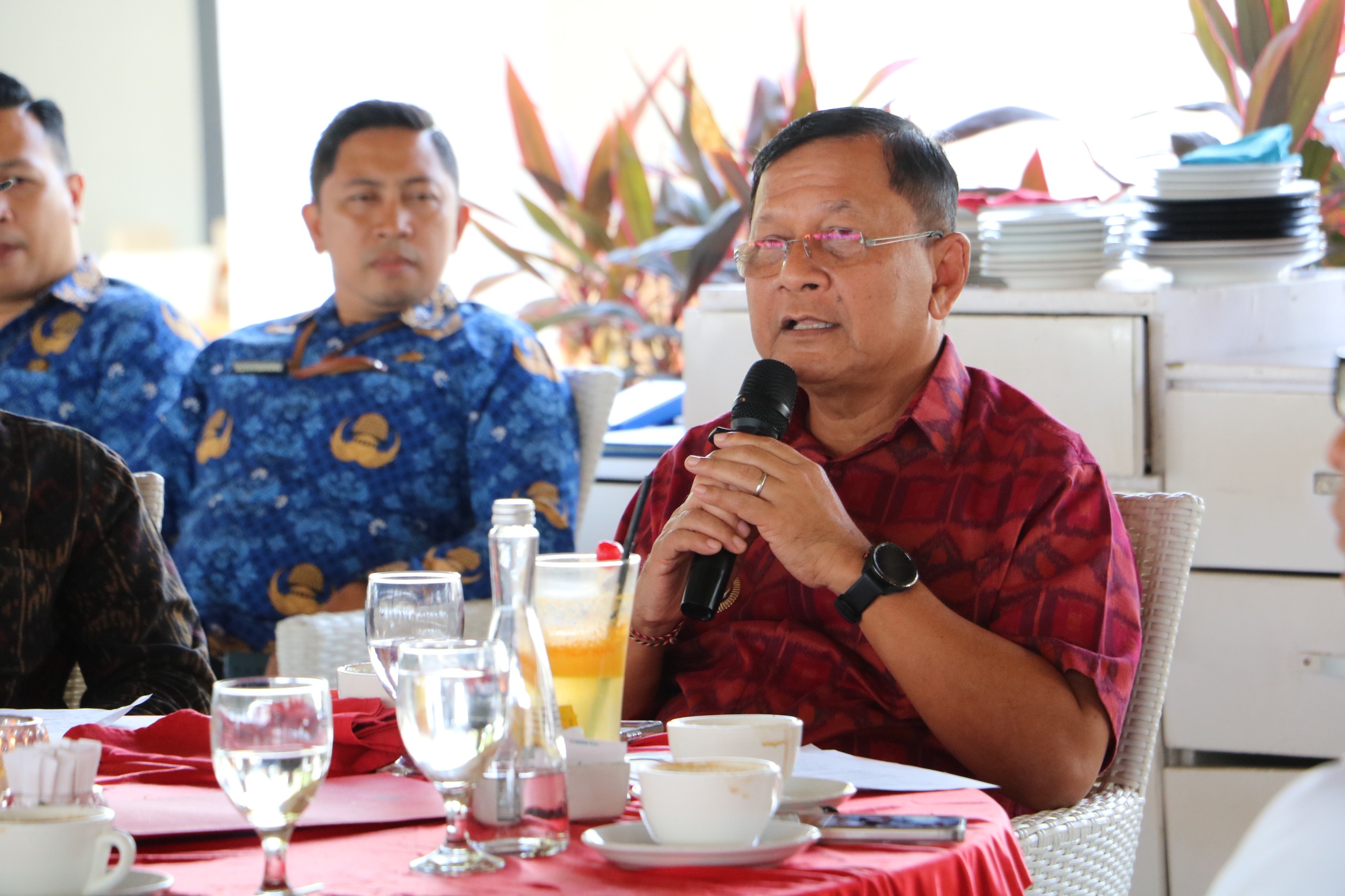 Bupati Buleleng saat berbicara di depan awak media di Buleleng - IST