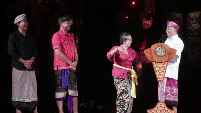 Dialog pedagang Laklak dari Buleleng dengan Gubernur Bali Wayan koster - IST