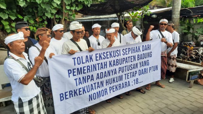 Aksi damai warga menolak pembongkaran - IST
