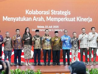 Foto bersama setelah acara penandatangan Nota Kesepahaman, Nota Kesepakatan, dan Perjanjian Kerja Sama Bidang Kebudayaan dengan berbagai Kementerian/Lembaga ( K/L) dan Pemerintah Daerah ( Pemda) - IST