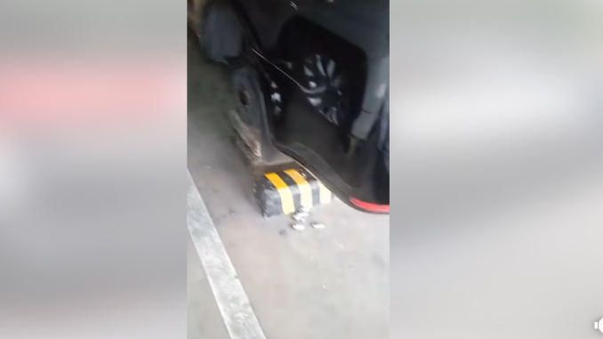 ban hilang Screenshot video viral kehilangan ban di bandara Ngurah rai, bali- IST