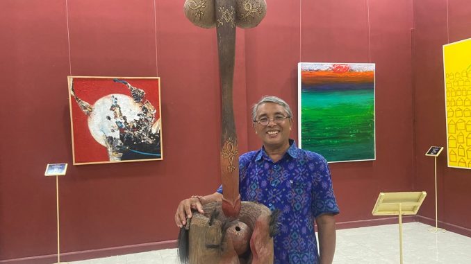 Suardana dan karya yang ditampilkan di Bali Megarupa - IST