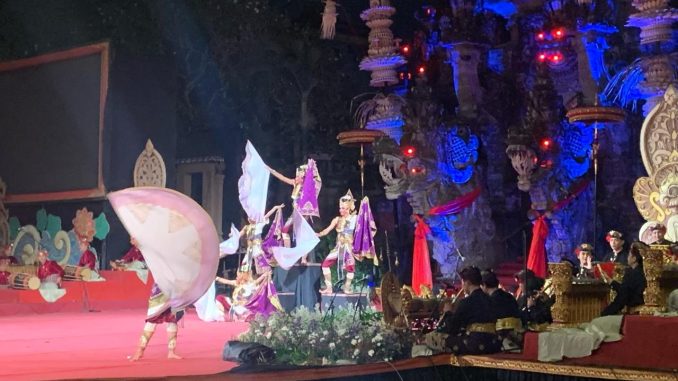 Pementasan saat Pesta Kesenian Bali 2025 di panggung Ardha Candra, Art Cntre, Denpasar - Foto: Rofiqi Hasan