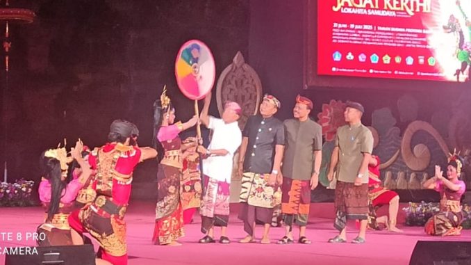 pesta Kesenian bali Penutupan Gubernur Koster saat menutup PKB dan membuka Festival Seni Bali Janji p IST