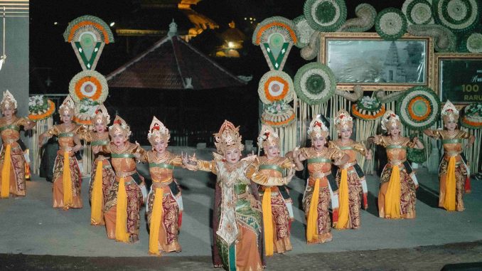 Salah-satu tarian istimewa dalam peringatan 100 Tahun Rarud Desa Adat Batur - IST