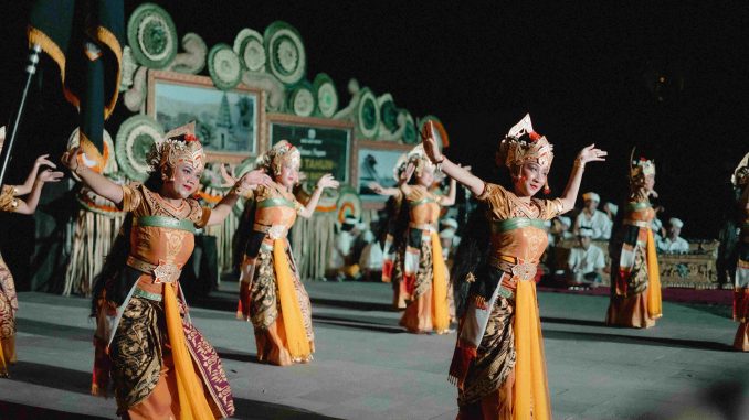 Salah-satu tarian istimewa dalam peringatan 100 Tahun Rarud Desa Adat Batur - IST