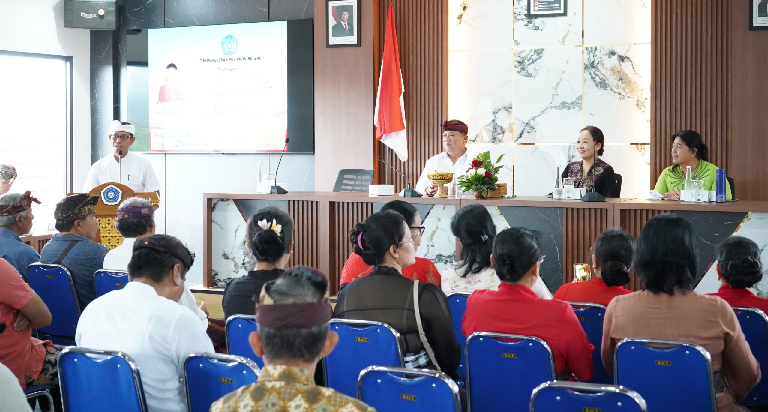Kegiatan sosialisasi dan konsolidasi yang digelar bersama lintas elemen di Wantilan Pura Dalem Kauh, Desa Tegalalang, Kecamatan Tegalalang, yang kemudian dilanjutkan di Kantor Desa Pejeng, Kecamatan Tampaksiring, Gianyar, Jumat (25/7).