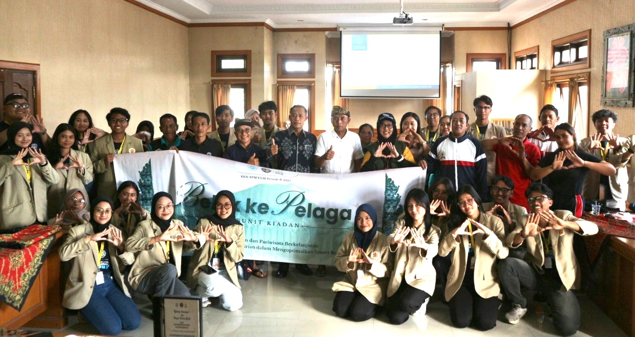 Foto bersama usai acara  pemaparan inovasi desa dari Tim KKN UGM- IST