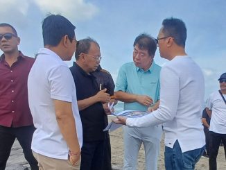 Gubernur Bali Wayan Koster bersama Bupati Badung Adi Arnawa saat melakukan sidak di Pantai Berawa - IST