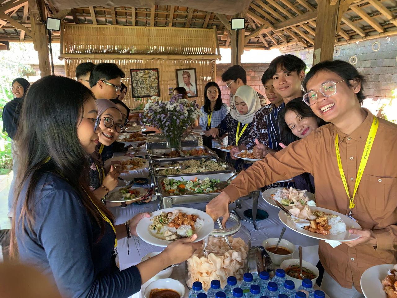 Acara perpisahan diakhiri dengan makan bersama - IST