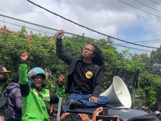 Aksi mahasiswa dan driver Ojol di Mapolda Bali - IST
