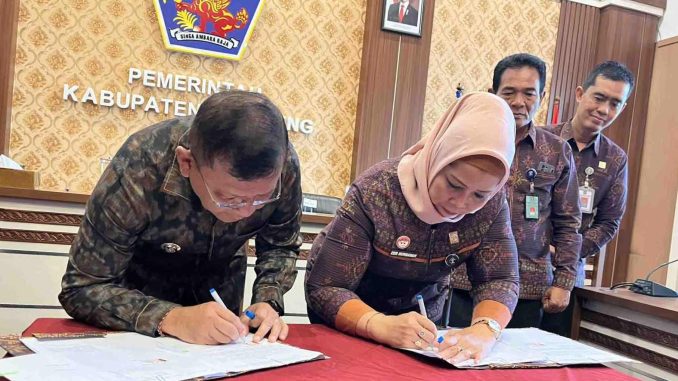bali Penandatangan nota kesepakatan antara Pemkab Buleleng dengan Kemenkum Bali di Ruang Rapat Lobi Kantor Bupati Buleleng, Selasa (26/8/2025).
