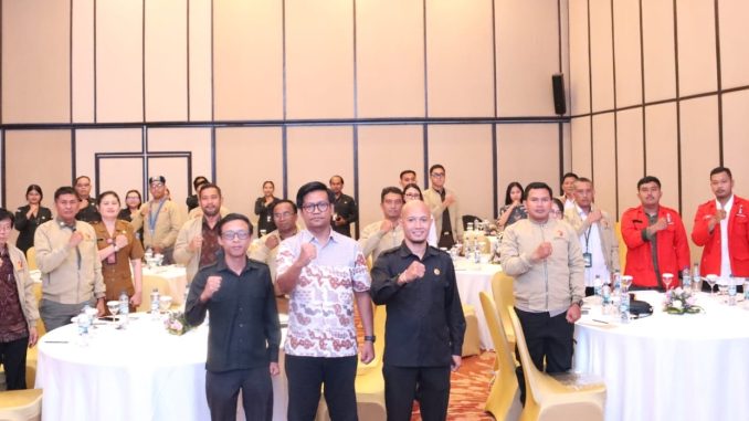 Foto bersama pada Rapat Fasilitasi Pembinaan dan Penguatan Kelembagaan Pada Bawaslu Kabupaten Badung Tahun 2025 yang bertempat di Hotel Aryaduta, Senin (25/8) - IST